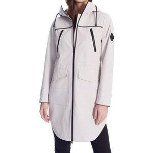 Beautiful New without Tag trench / raincoat!